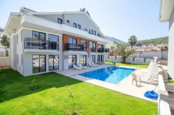 Просторная трехкомнатная квартира в Hisaronu на продажу
